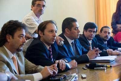 Piden informes por el proyecto para aumentar 2.600 contratos 