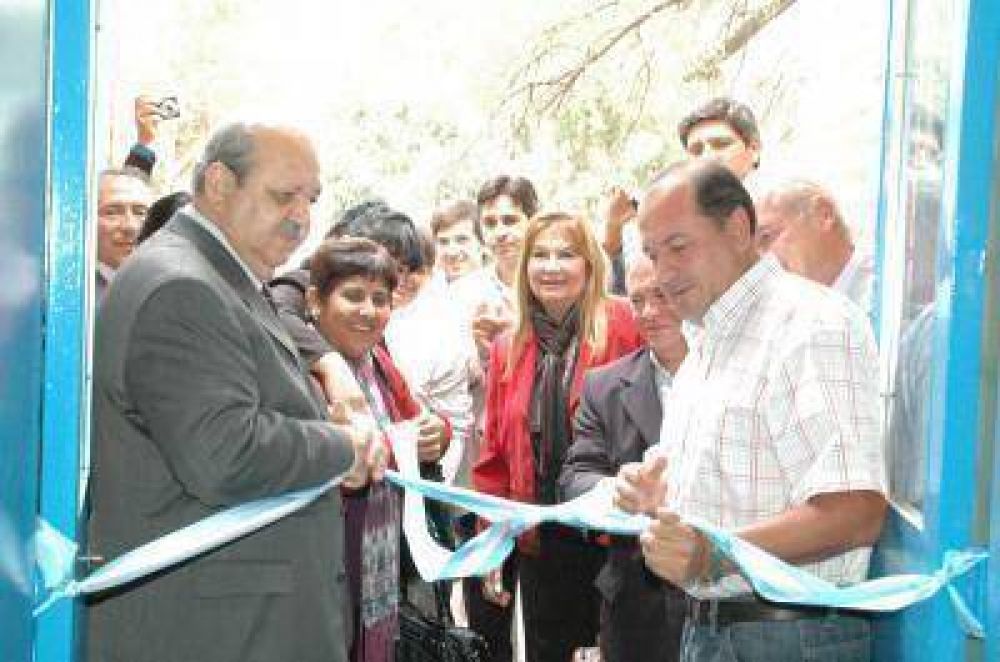 Brizuela del Moral inaugur� Centro de Salud en San Mart�n