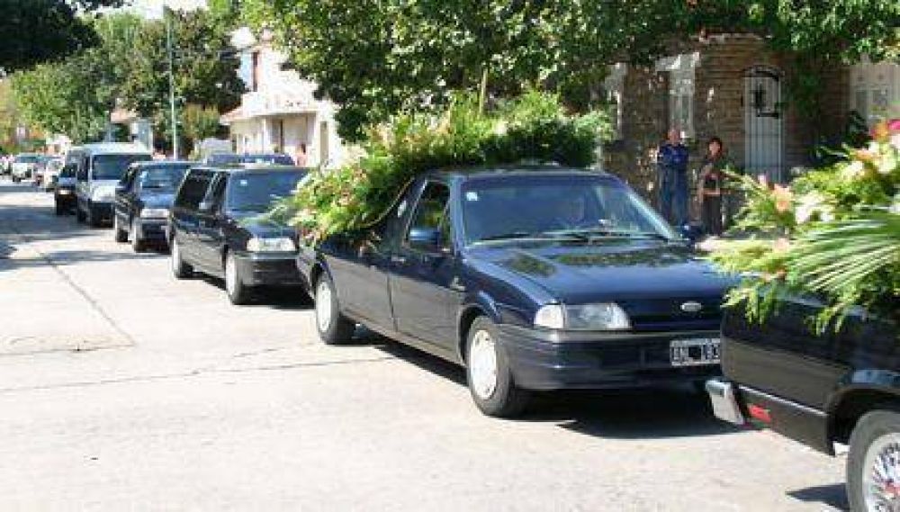 Adalberto Vecchiarelli fue despedido por amigos y familiares con un sostenido aplauso