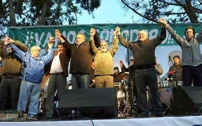 Al lado de Das Neves, Buzzi cerr� con una caravana