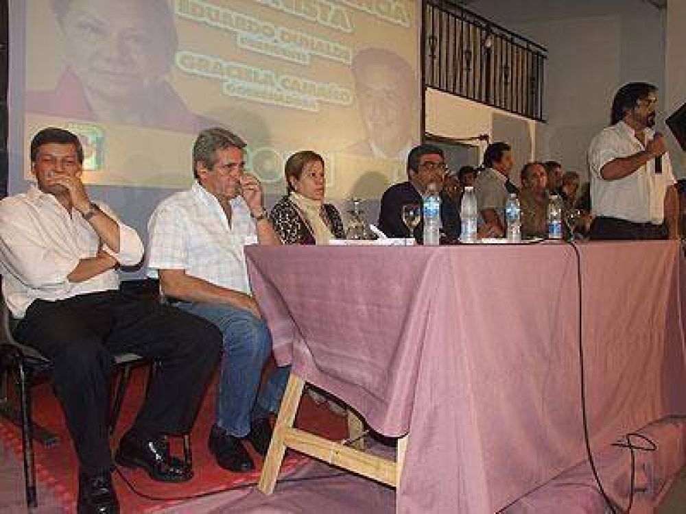 Cama�o visit� Monte Grande y critic� duramente al Gobierno