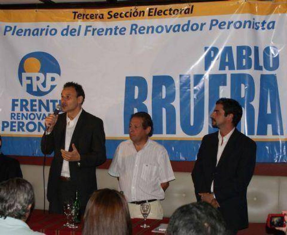 Bruera encabez� un plenario de militantes en Almirante Brown
