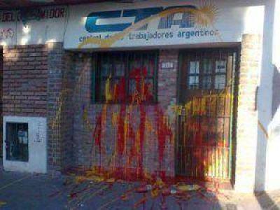 Clima beligerante en Varela: Ataque a Carpinetti y al frente de la CTA local
