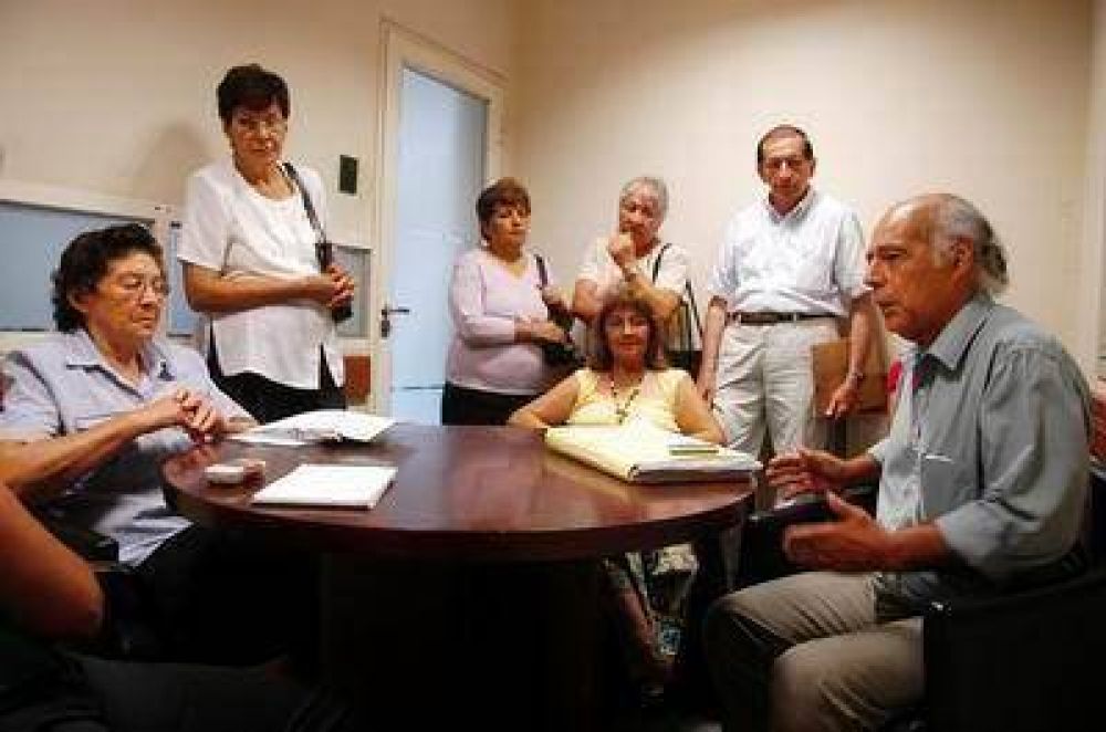 Jubilados reclaman por la liquidaci�n del 82% m�vil 