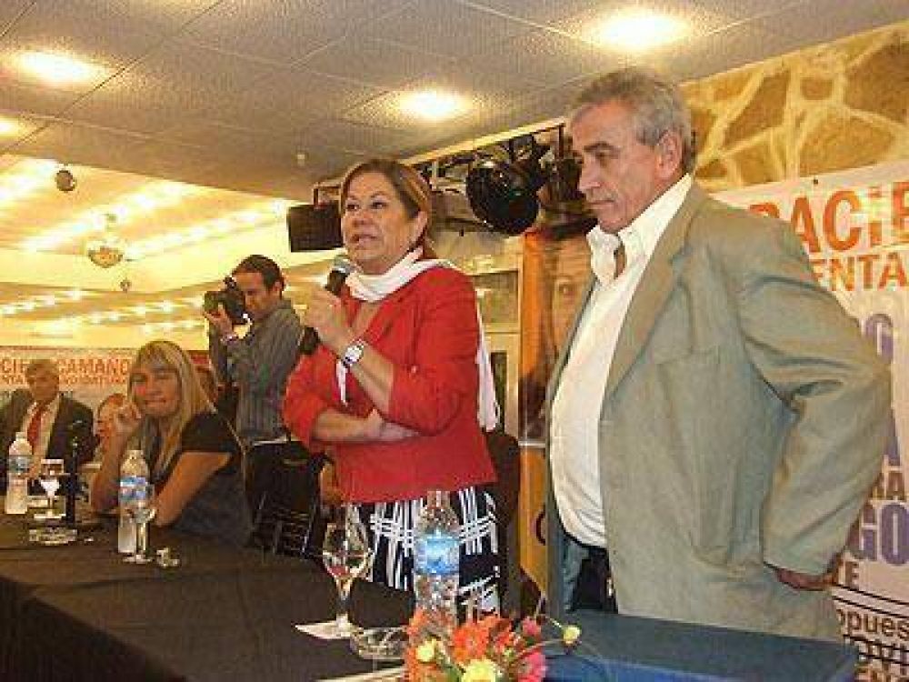 Cama�o ratific� su candidatura y carg� contra el oficialismo