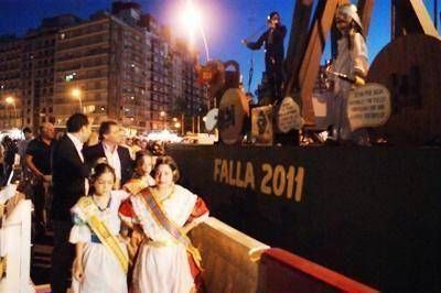 La Uni�n Regional Valenciana le entreg� la Falla al intendente