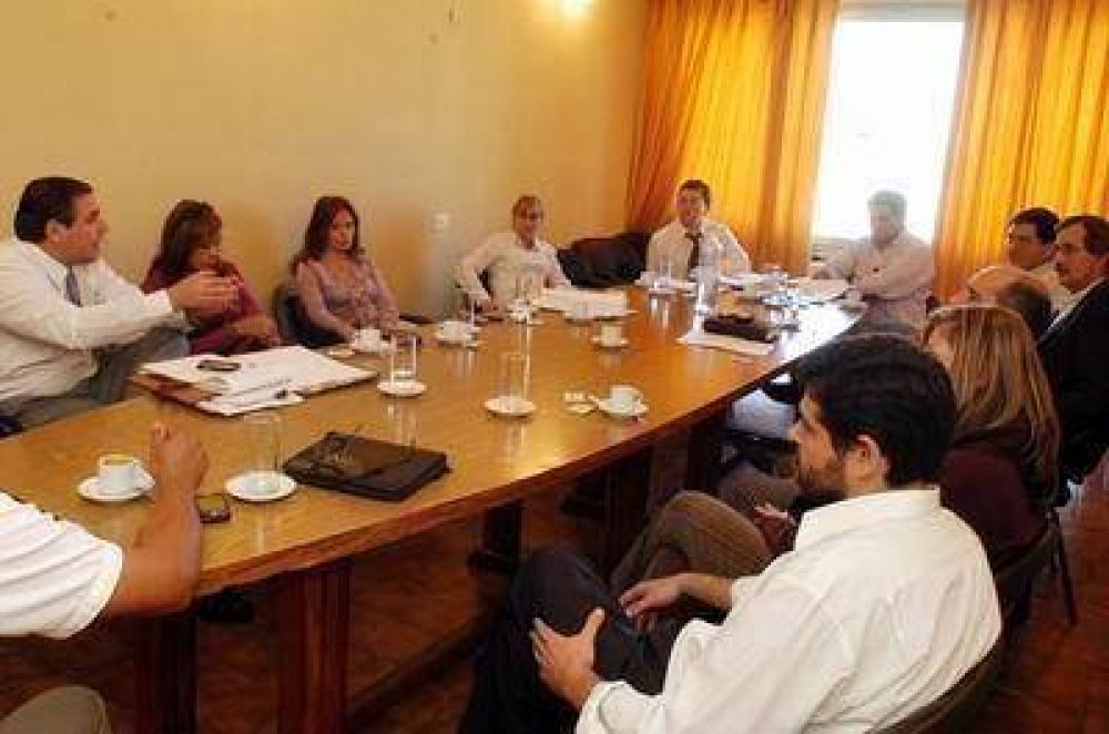 Diputados del FCS proponen que los ministros den explicaciones