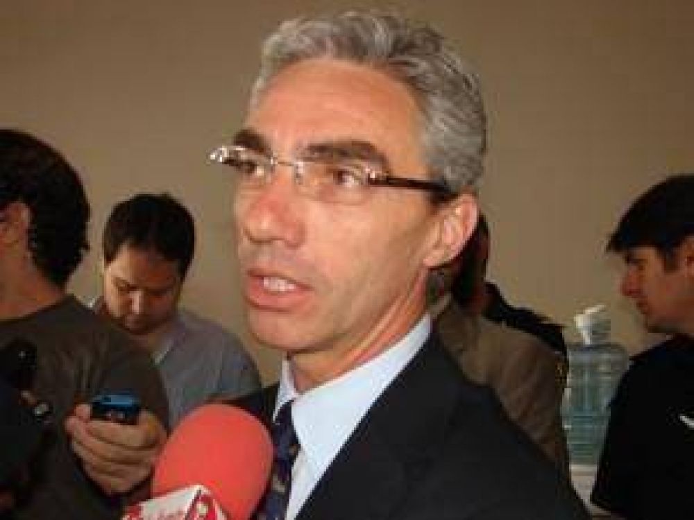Meoni aument� los sueldos municipales por decreto