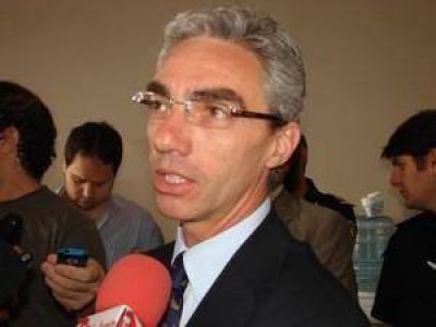 Meoni aument� los sueldos municipales por decreto