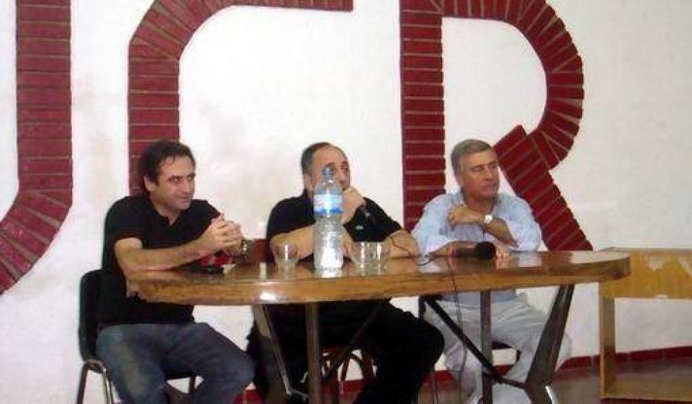 UCR: comuni�n panmestrista para enfrentar una interna con alto perfil