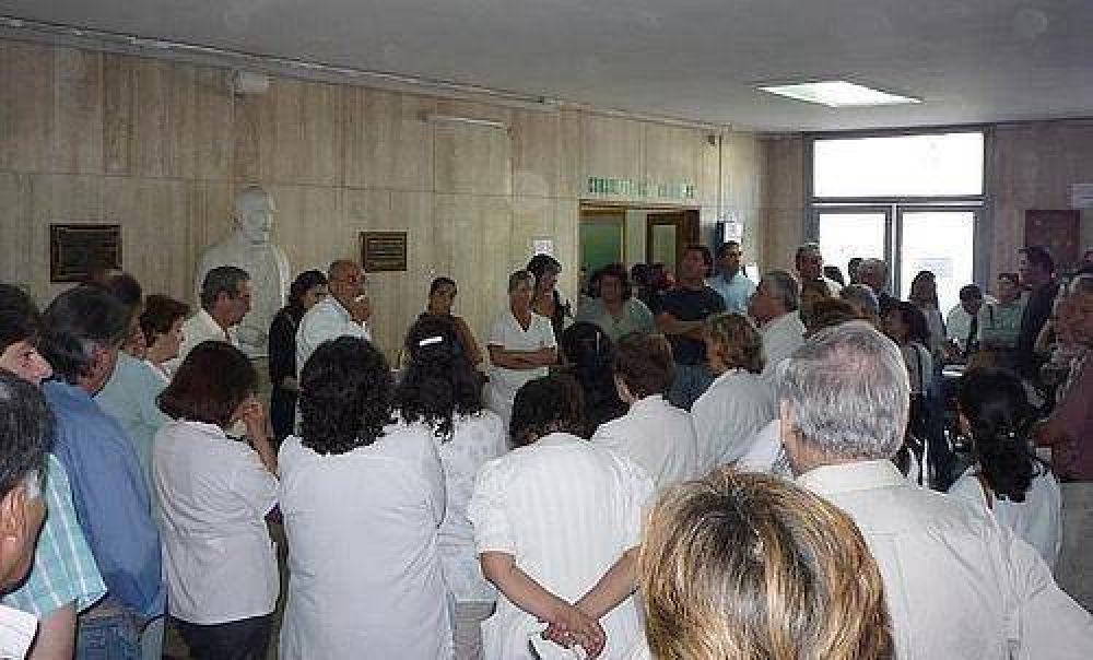 Profesionales contin�an el di�logo por salarios