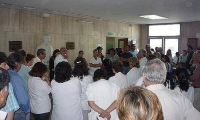 Profesionales contin�an el di�logo por salarios