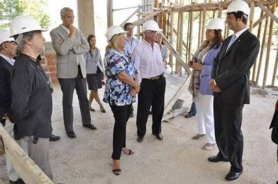 La Intendente Giroldi visit� la obra de un nuevo emprendimiento hotelero que se radica en Campana
