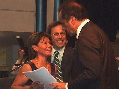 Scioli visit� el barrio 2 de Abril y entreg� escrituras