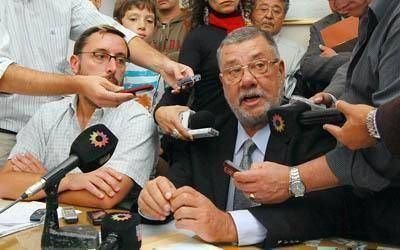 El FpV denuncia que le computaron 800 votos de m�s a Buzzi en una mesa