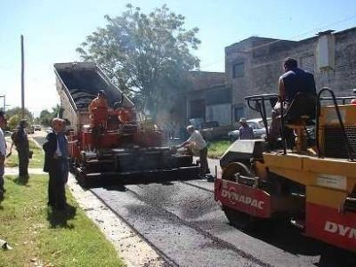 Meoni recorri� la pavimentaci�n del barrio Larrory 