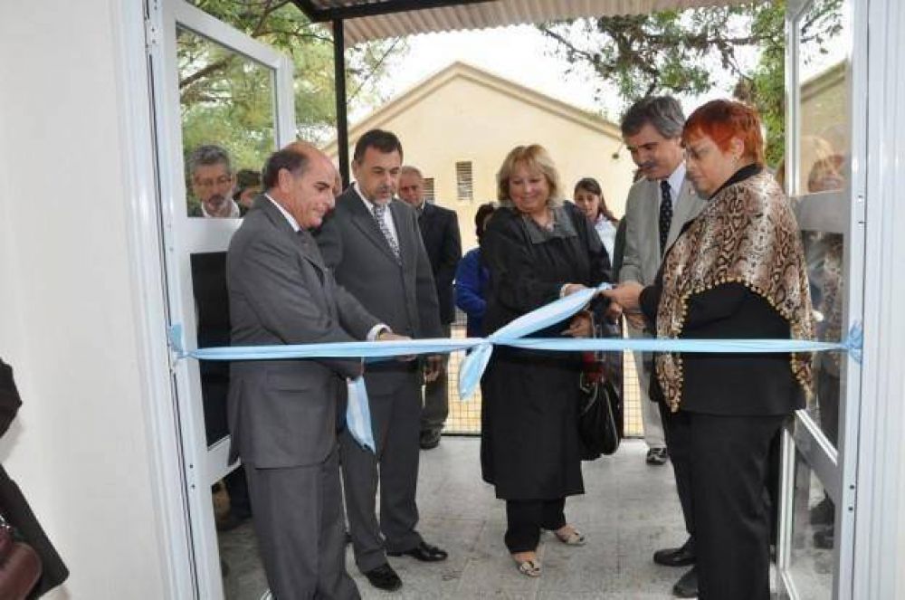 Mendiolaza y La Cumbre inauguraron escuelas y recibir�n notebooks