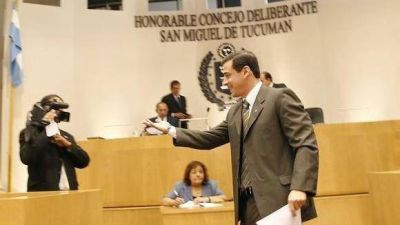 Jura, asunci�n y licencia de Golobisky, en tan s�lo cinco minutos
