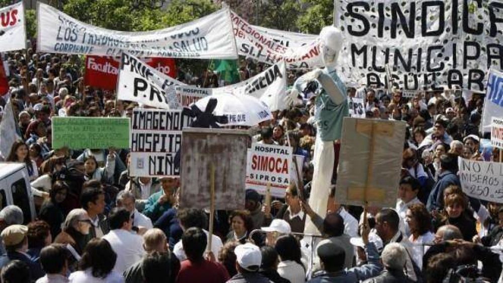 Retornan las protestas de los m�dicos ante el rechazo de la oferta salarial del PE