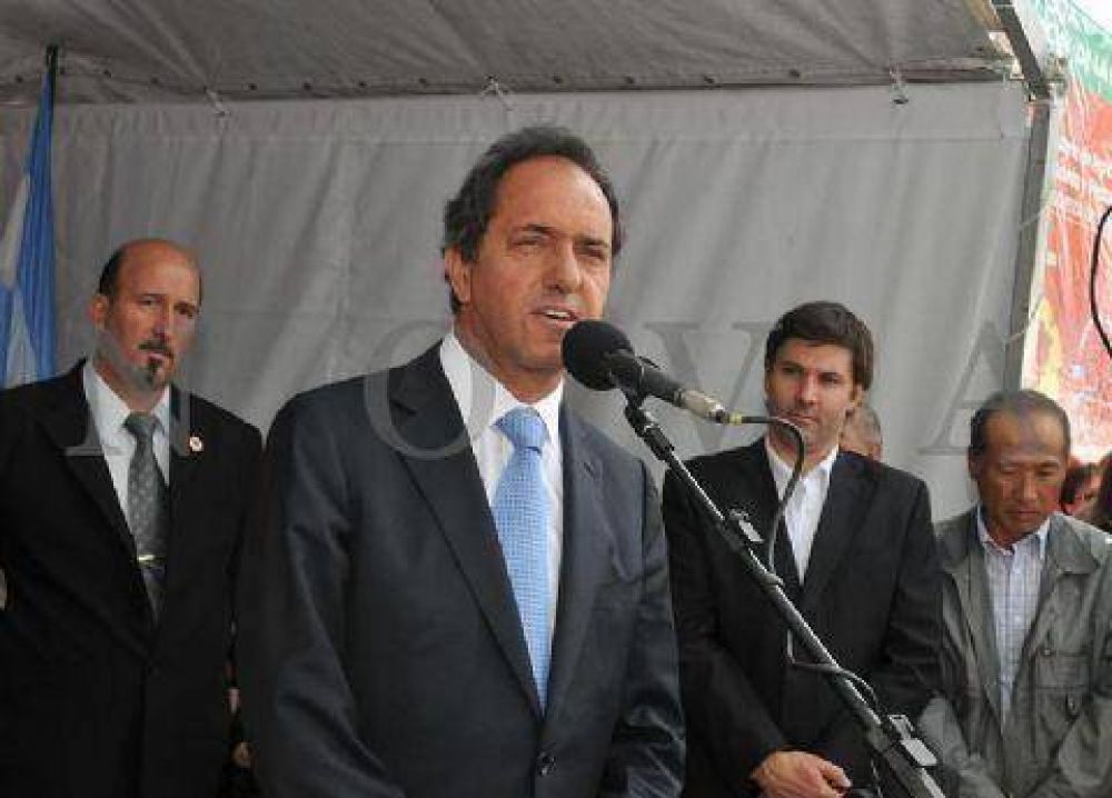 Scioli llam� a �mantener en alto las banderas de la memoria, la verdad y la justicia�