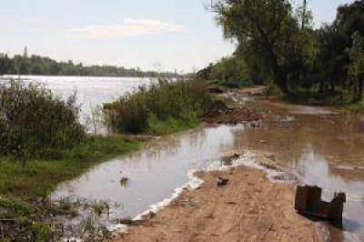 El Paran� sigue creciendo y aumenta el n�mero de evacuados en la costa chaque�a 