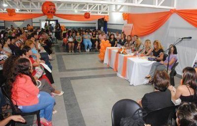Ante cientos de mujeres, A�da Ayala defendi� la igualdad de genero y pidi� el voto responsable
