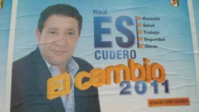Con un truculento Photoshop, ms blanquito y con onda existencial, Escudero larg su afiche 2011