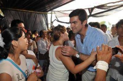 El Gobernador se reuni� con familias de Colonia Santa Rosa