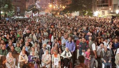 Masiva marcha, con fuerte clima pol�tico, por el D�a de la Memoria