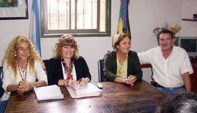 Titularizaron a 18 agentes de la educaci�n no docentes