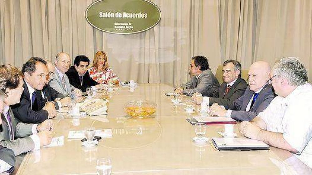 Scioli est� alerta y busca sumar m�s apoyo de los intendentes