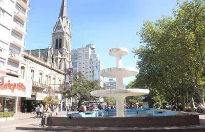 Marplatenses y turistas quieren que despu�s de la demolici�n construyan una nueva fuente 