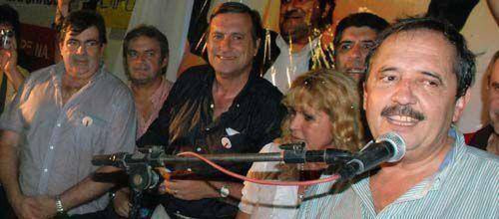 �Alfons�n quiere votos para terminar con la pobreza�, asegur� Peche