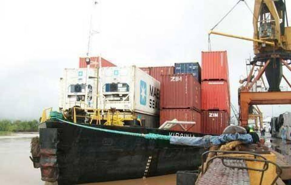 Lleg� el primer tren de barcazas al Puerto de Barranqueras
