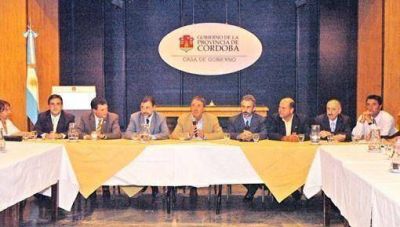Ya acordaron plan de refinanciaci�n con la Provincia 220 de 334 municipios deudores