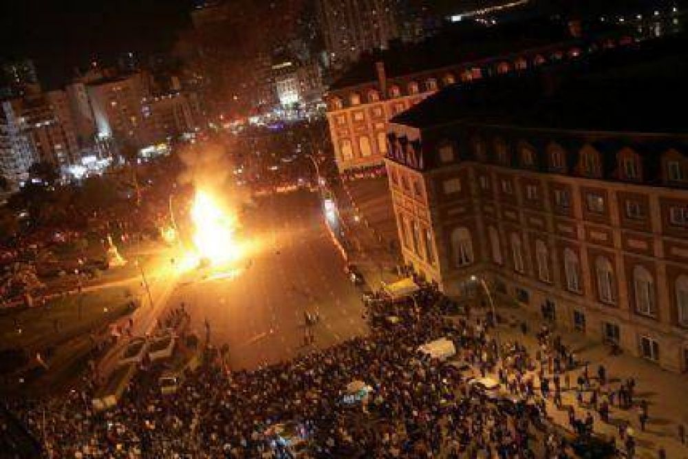 Mientras 17 ciudades apagaban luces de sus edificios emblem�ticos en la Hora del Planeta, Mar del Plata hac�a una gran fogata con la Falla Valenciana