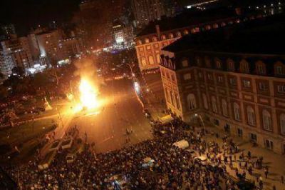 Mientras 17 ciudades apagaban luces de sus edificios emblem�ticos en la Hora del Planeta, Mar del Plata hac�a una gran fogata con la Falla Valenciana
