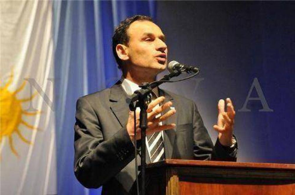 Bruera afianza su regreso definitivo al kirchnerismo