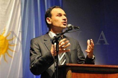 Bruera afianza su regreso definitivo al kirchnerismo