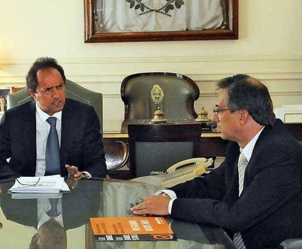 Eseverri se reuni� con Scioli y recibi� casi un mill�n de pesos para la compra de 13 patrulleros