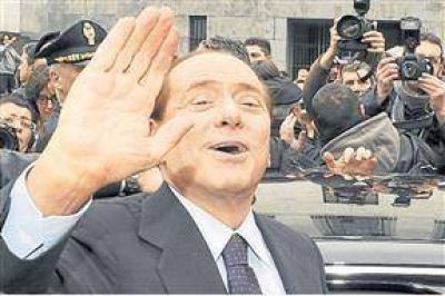 "Show" de Berlusconi frente a los tribunales