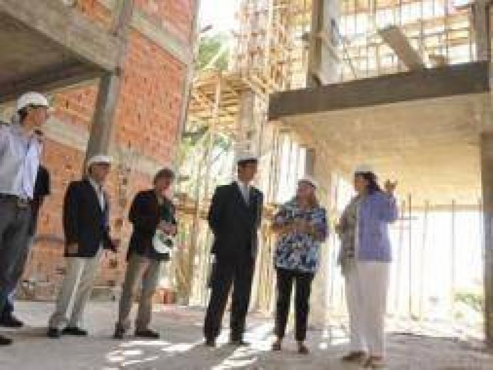 Campana: Intendente Giroldi recorri obras de nuevo hotel