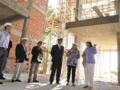 Campana: Intendente Giroldi recorri� obras de nuevo hotel