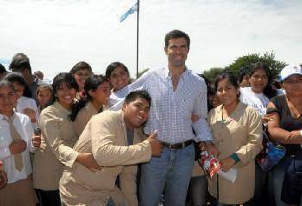 El Gobierno ampli� la infraestructura educativa en General G�emes