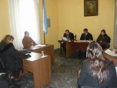 Pol�mico y tard�o inicio de sesiones en el CD de FME