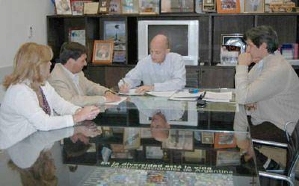 Cotillo acord� con Fundaci�n YPF la reanudaci�n del ciclo cultural