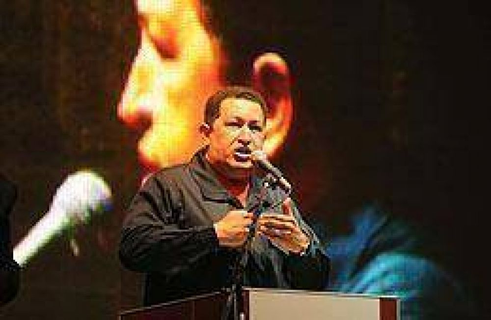 Hugo Ch�vez visit� la Ciudad y recibi� pol�mico premio de comunicaci�n