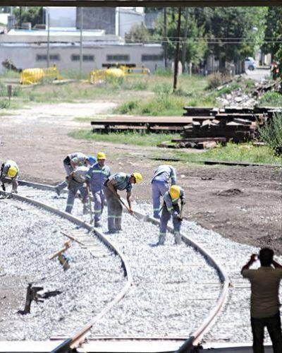 Impiden continuar una obra de la Ferroautomotora