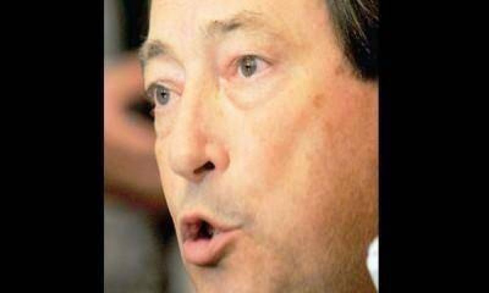 Ernesto Sanz se baj� de las internas de abril y cosech� puras cr�ticas