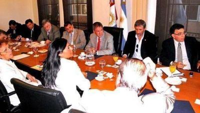 El Gobernador reiter� que UPC encabeza los sondeos, pero pidi� al peronismo unirse �para retener C�rdoba�